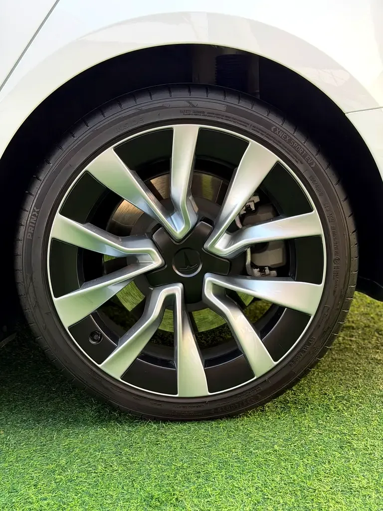 Tesla Model 3 AT 4WD (450 حصان) - 5