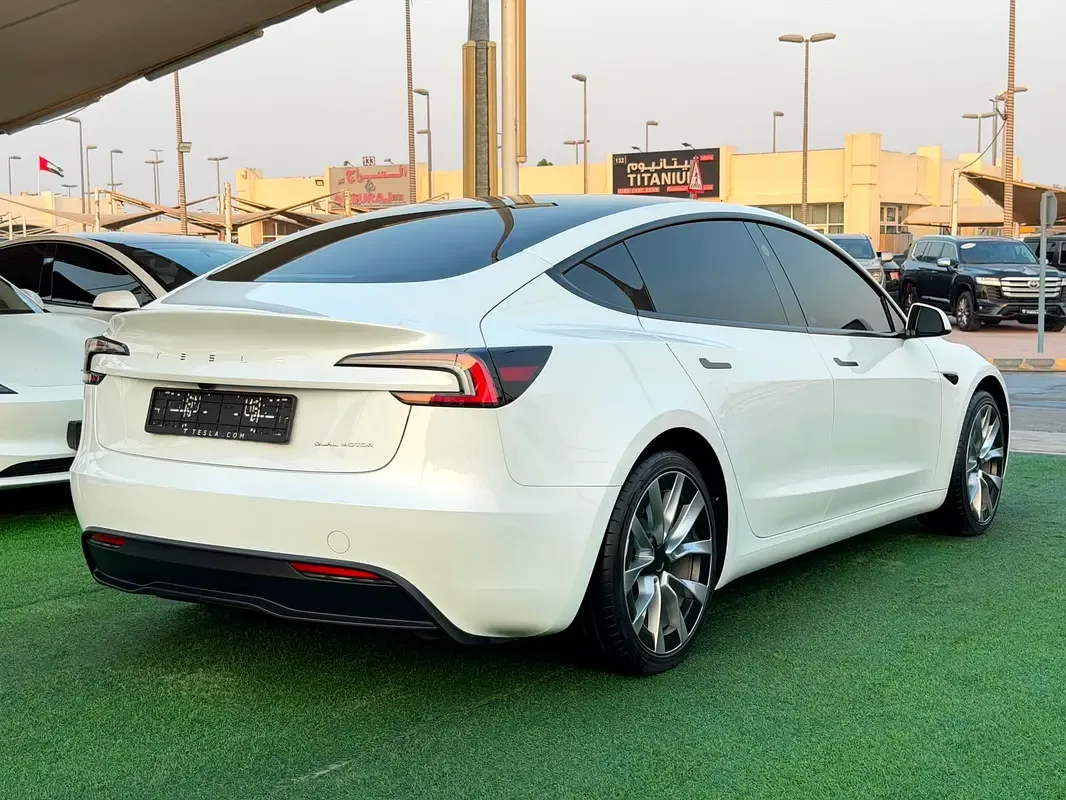 Tesla Model 3 AT 4WD (450 حصان) - 3