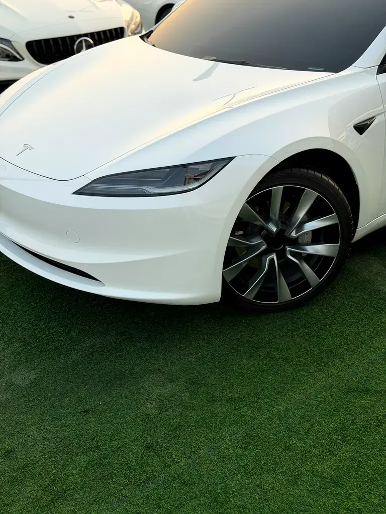 Tesla Model 3 AT 4WD (450 حصان) - 7