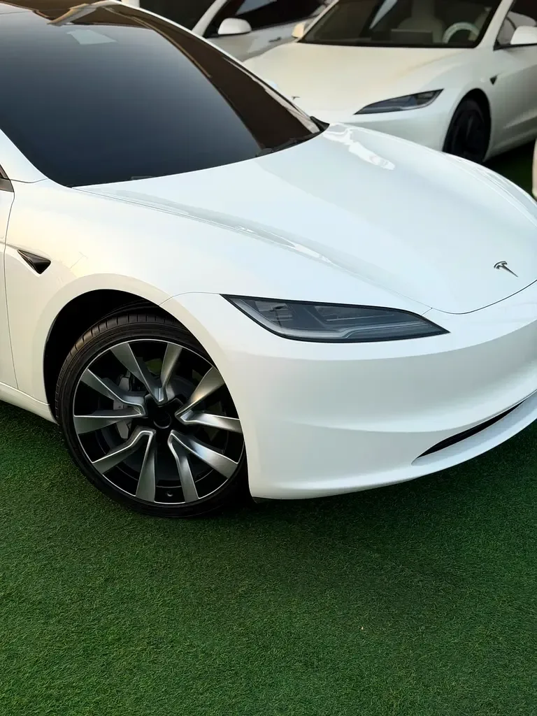 Tesla Model 3 AT 4WD (450 حصان) - 6
