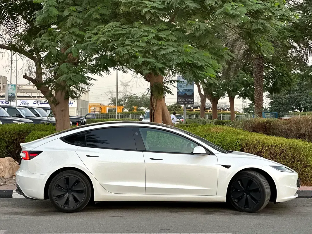 Tesla Model 3 AT 4WD (450 حصان) - 4