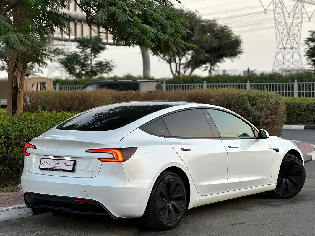 Tesla Model 3 AT 4WD (450 حصان) - 5