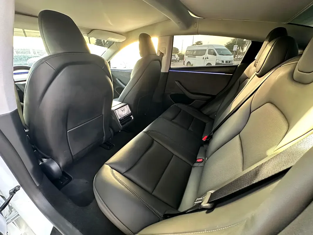 Tesla Model 3 AT 4WD (450 حصان) - 8