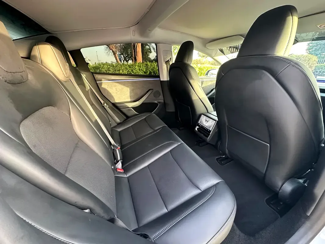Tesla Model 3 AT 4WD (450 حصان) - 7