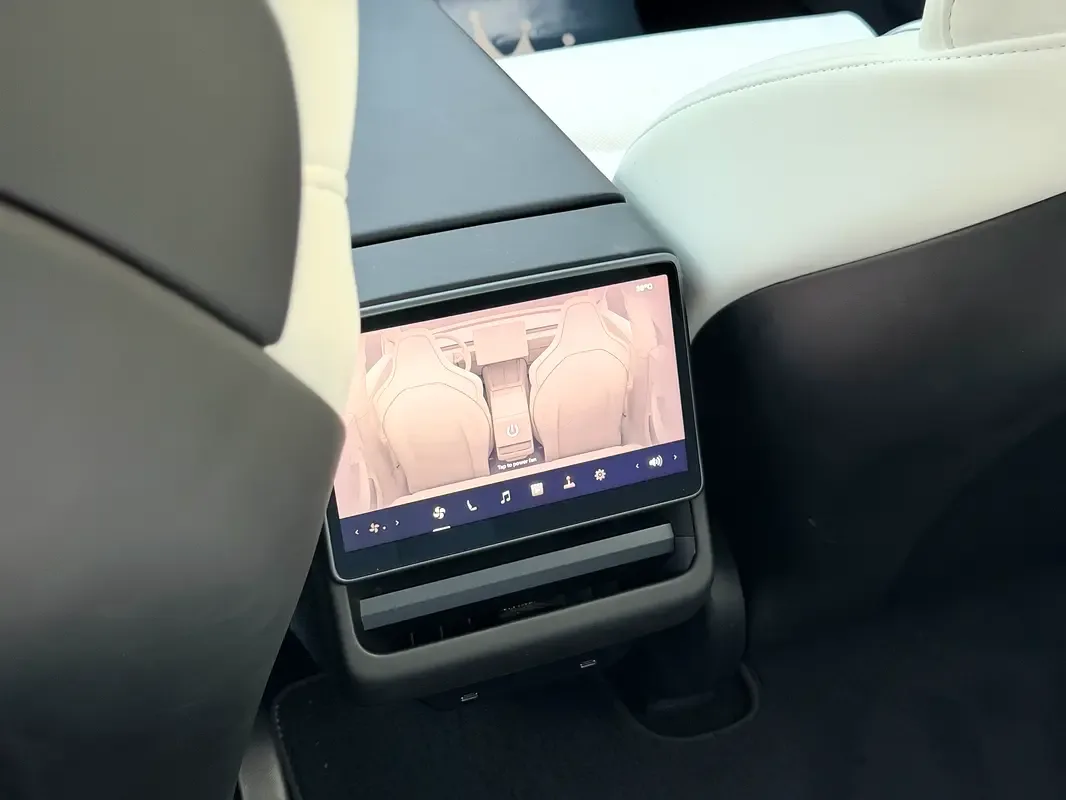 Tesla Model 3 AT 4WD (510 hp) - 10