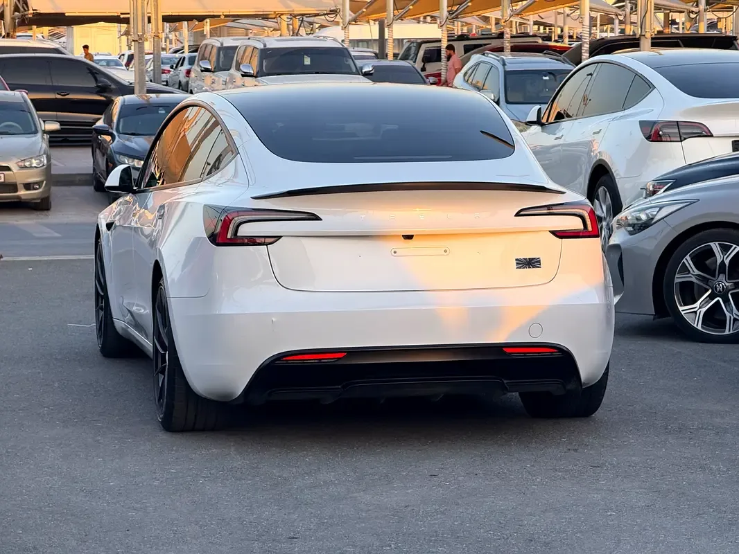Tesla Model 3 AT 4WD (510 حصان) - 5