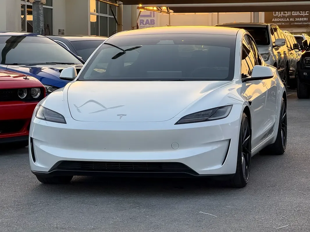 Tesla Model 3 AT 4WD (510 حصان) - 3