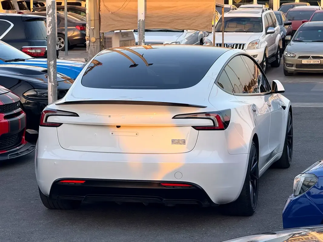 Tesla Model 3 AT 4WD (510 حصان) - 6