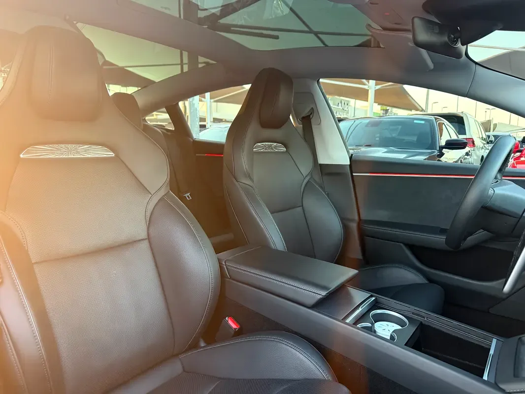 Tesla Model 3 AT 4WD (510 حصان) - 10