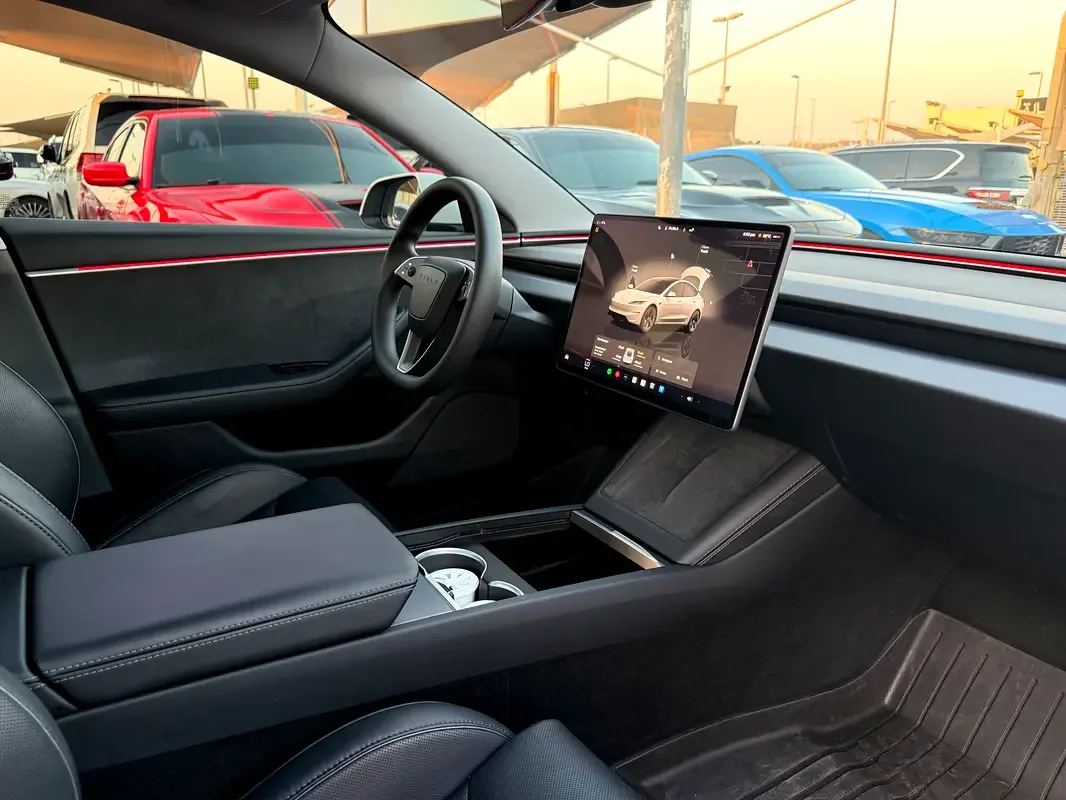 Tesla Model 3 AT 4WD (510 حصان) - 9