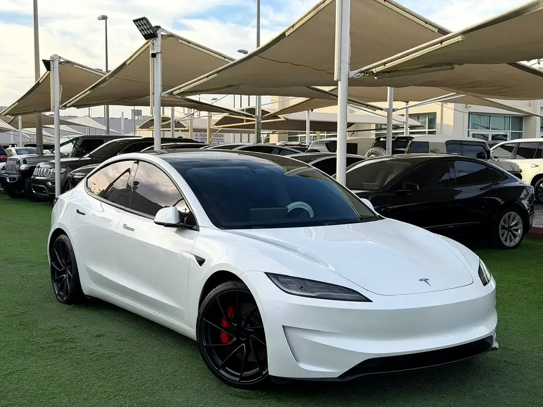 Tesla Model 3 AT 4WD (510 حصان) - 2