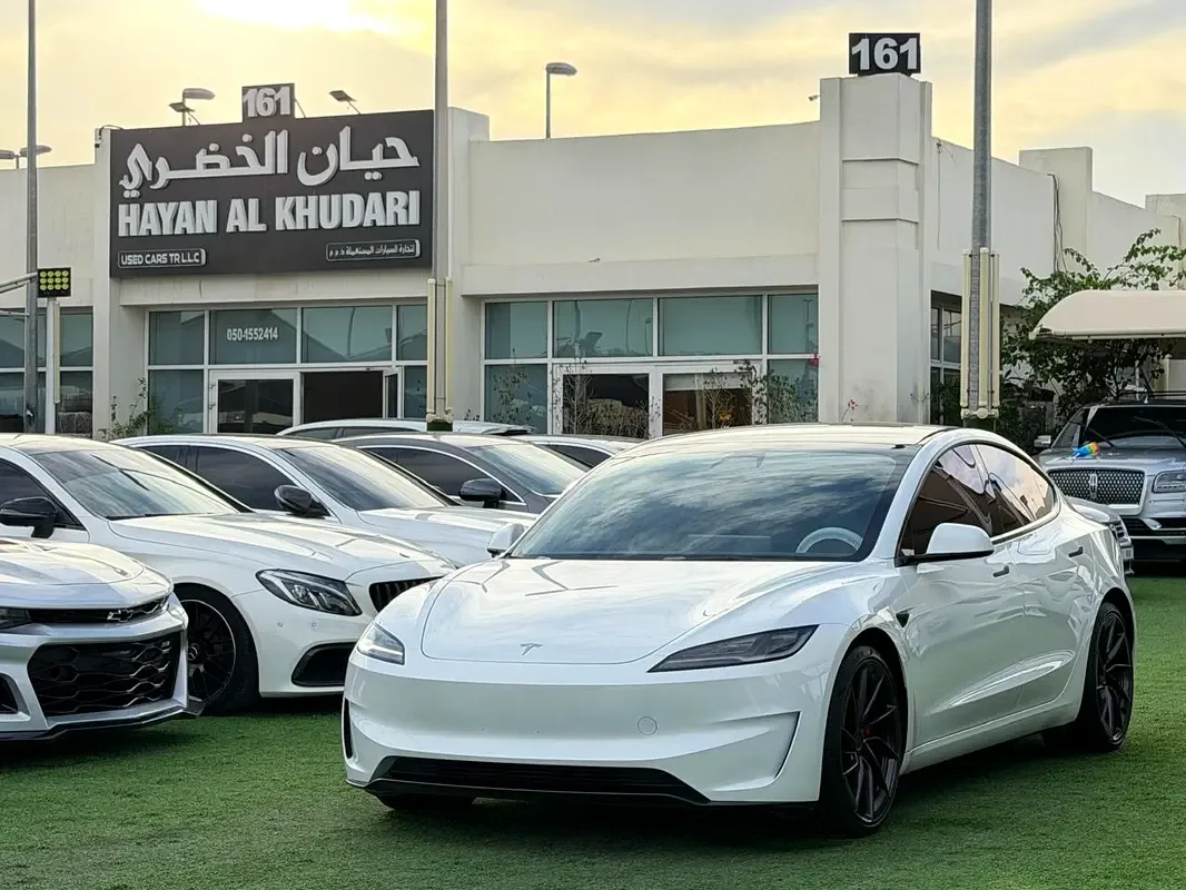 Tesla Model 3 AT 4WD (510 حصان) - 3