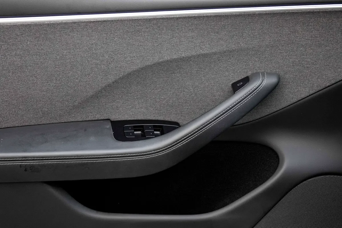 Tesla Model 3 AT 4WD (510 حصان) - 12