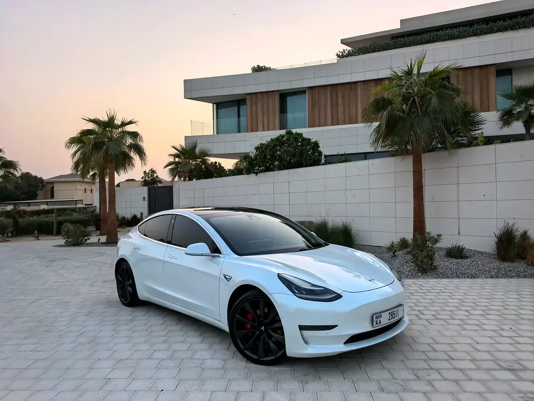 Tesla Model 3 AT AWD (346 حصان) - 2