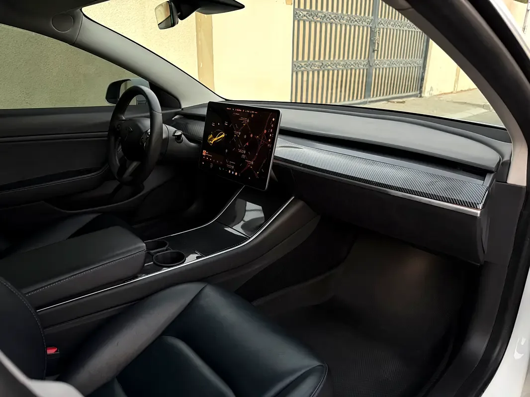 Tesla Model 3 AT AWD (346 حصان) - 4