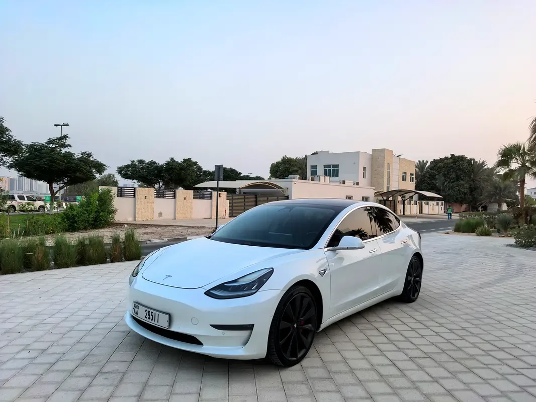 Tesla Model 3 AT AWD (346 حصان) - 10