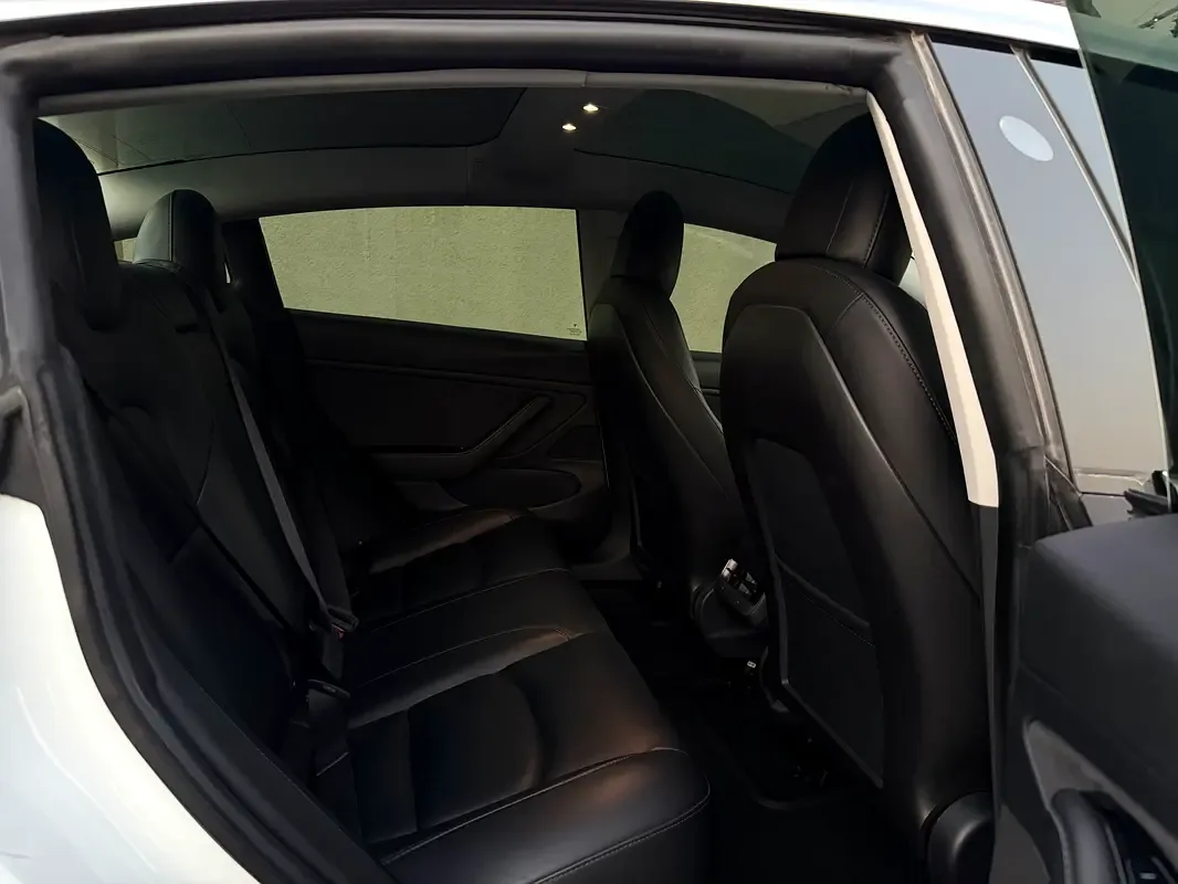 Tesla Model 3 AT AWD (346 حصان) - 9