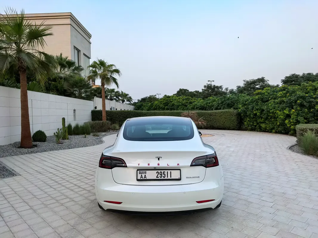 Tesla Model 3 AT AWD (346 حصان) - 14