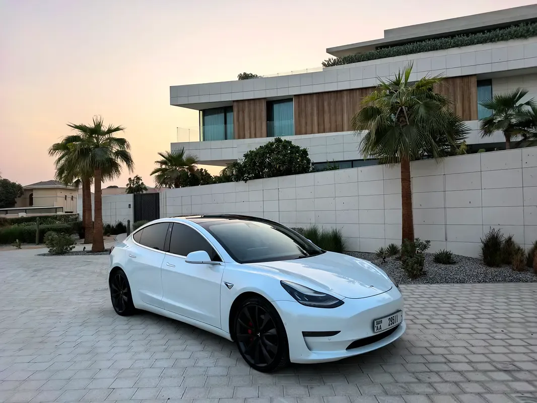 Tesla Model 3 AT AWD (346 حصان) - 12