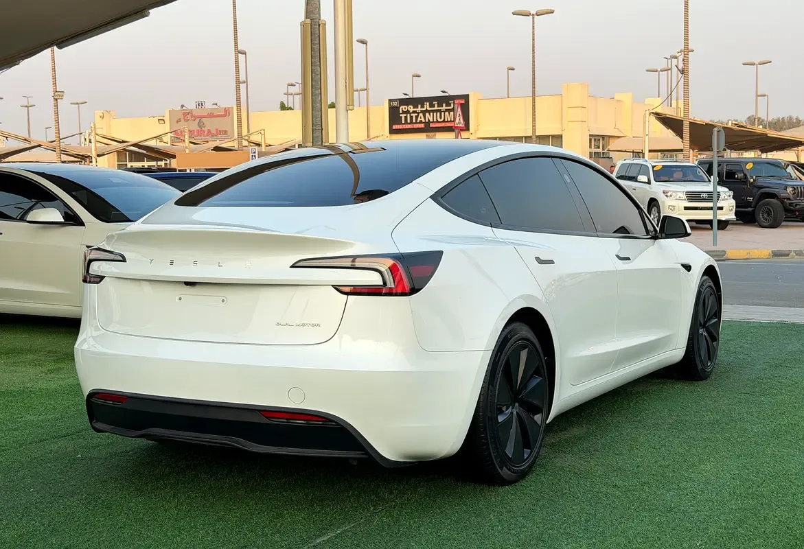Tesla Model 3 AT RWD (306 hp) - 5
