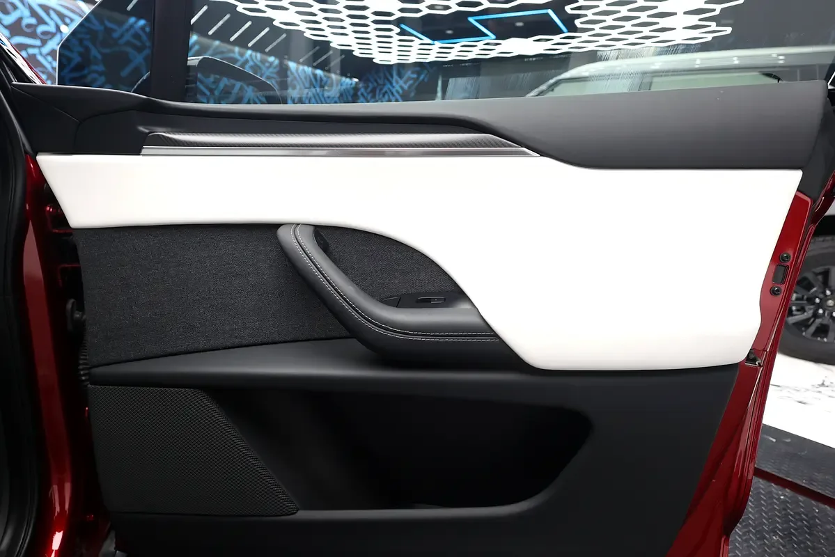 Tesla Model X AT 4WD (1020 حصان) - 13