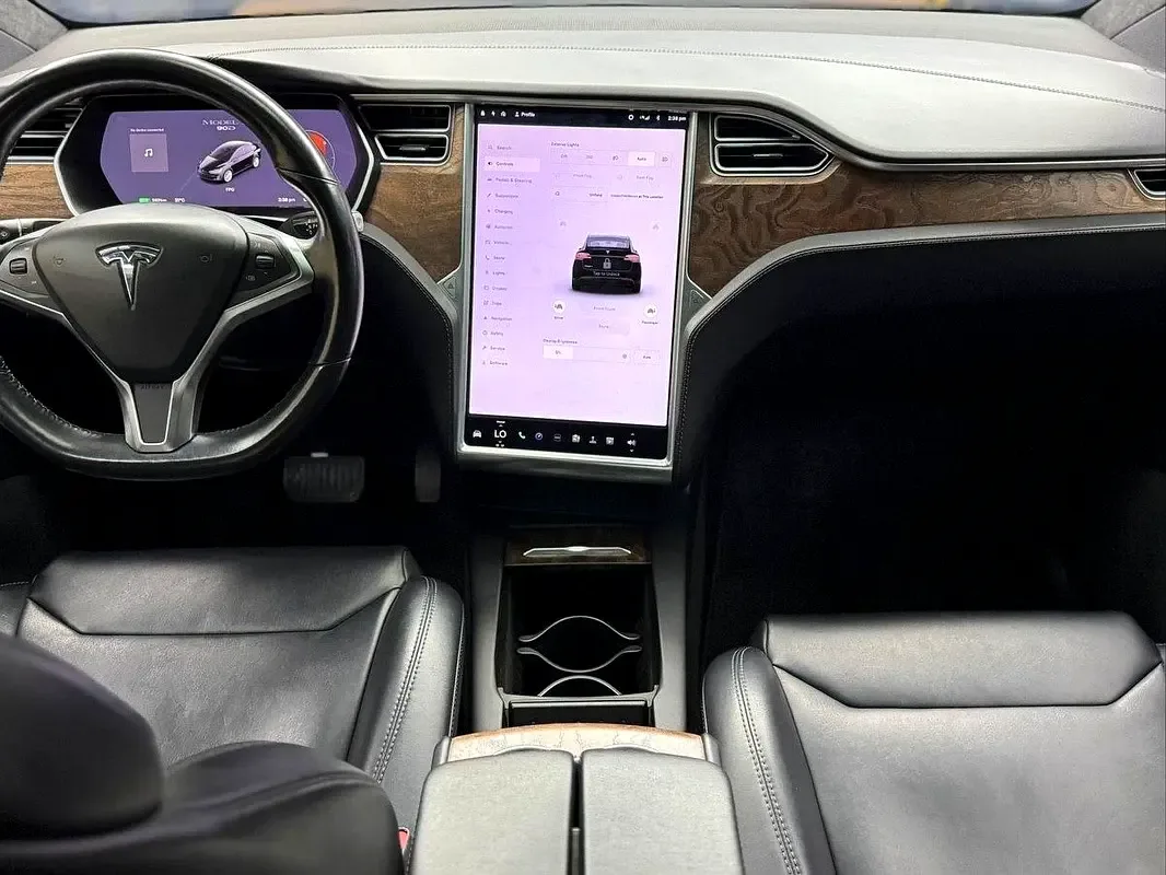 Tesla Model X AT 4WD (333 hp) - 10