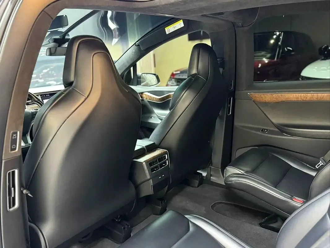 Tesla Model X AT 4WD (333 hp) - 15