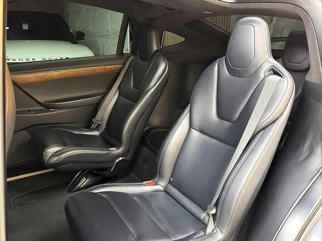 Tesla Model X AT 4WD (333 hp) - 16