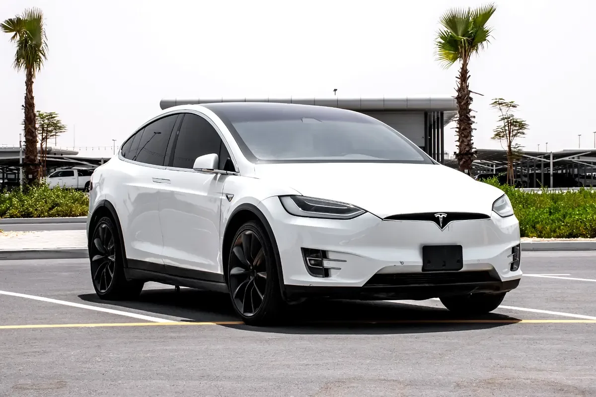 Tesla Model X AT 4WD (562 hp)