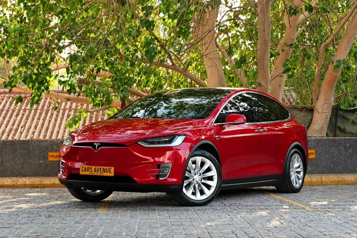Tesla Model X AT 4WD (562 حصان)