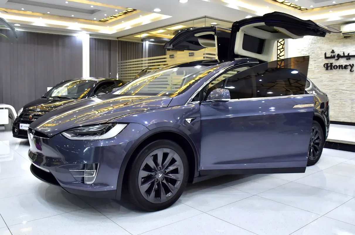 Tesla Model X AT 4WD (670 hp)