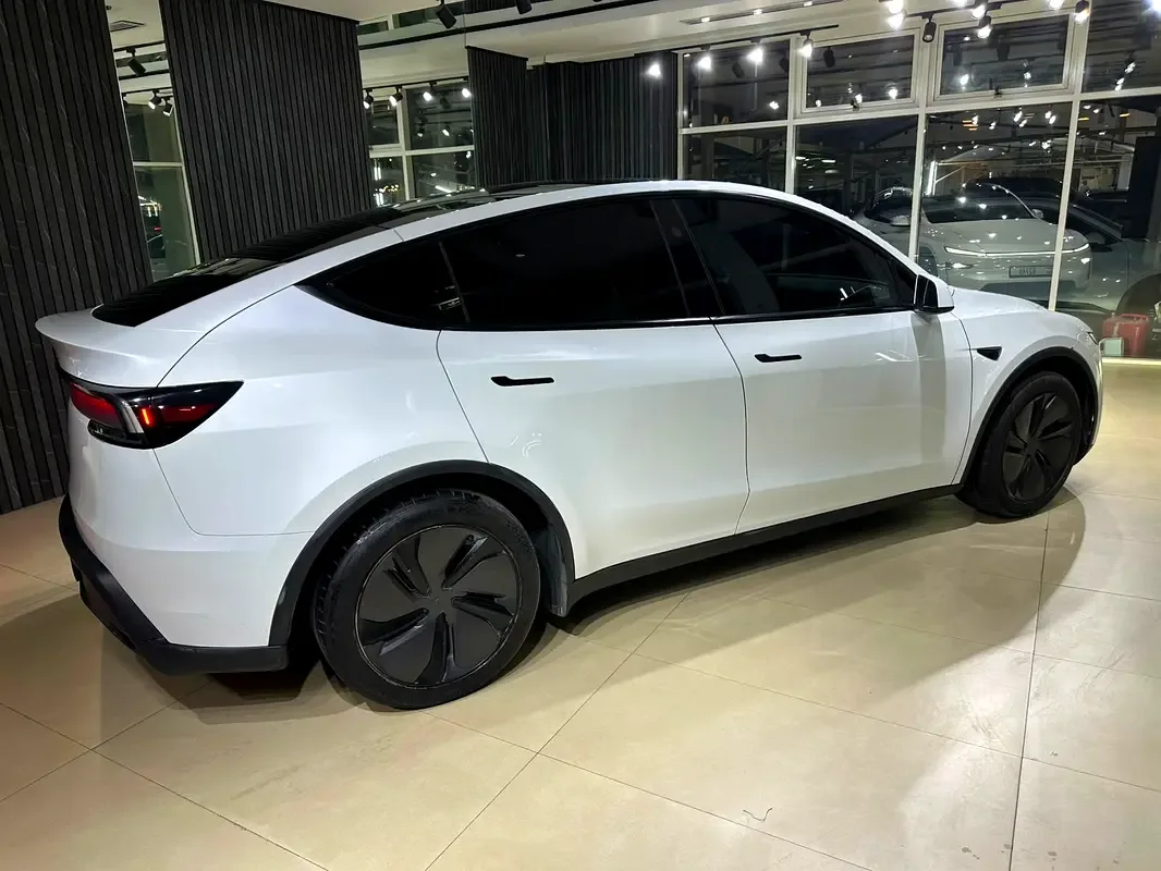 Tesla Model Y AT (264 حصان) - 6