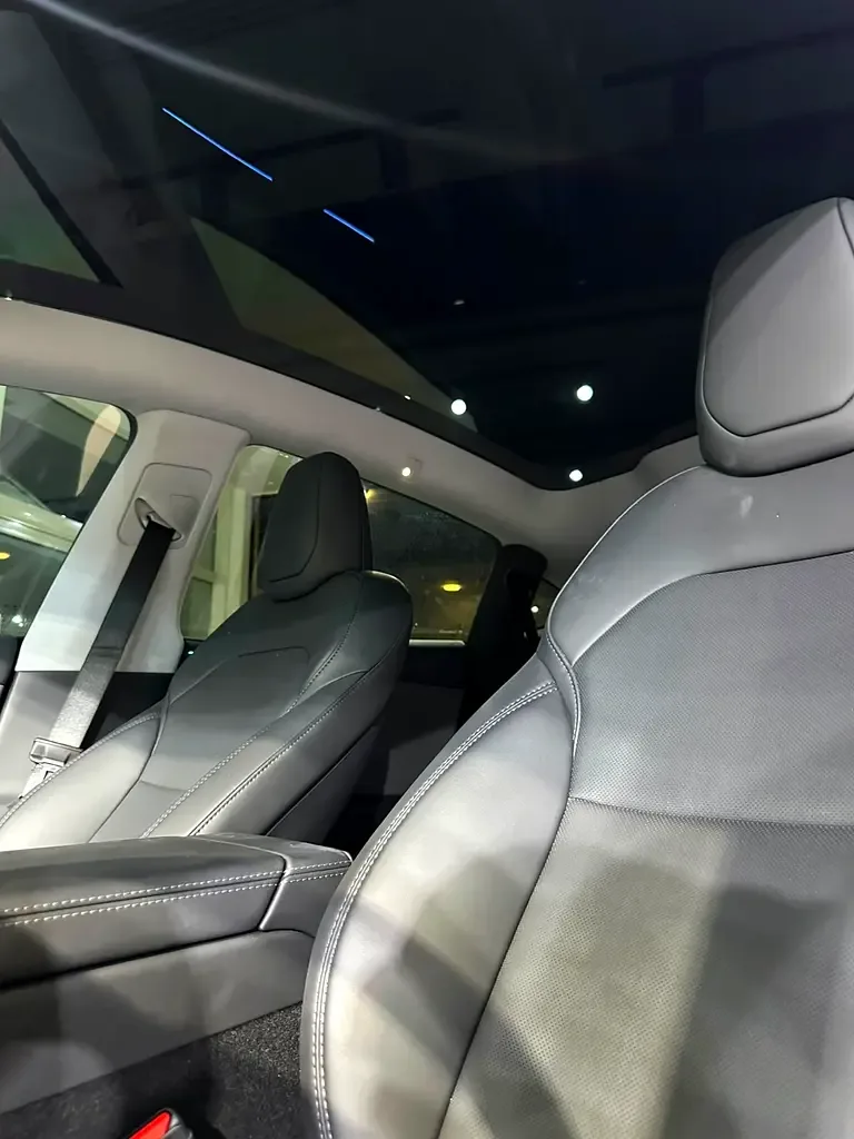 Tesla Model Y AT (264 حصان) - 7