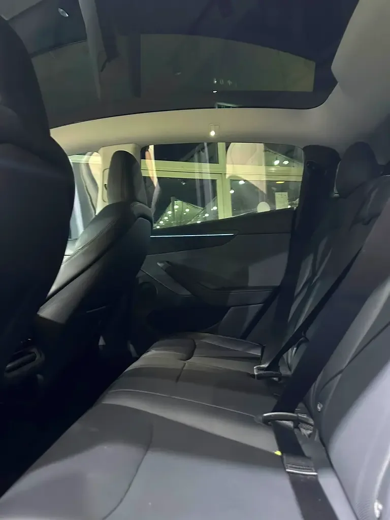 Tesla Model Y AT (264 حصان) - 11