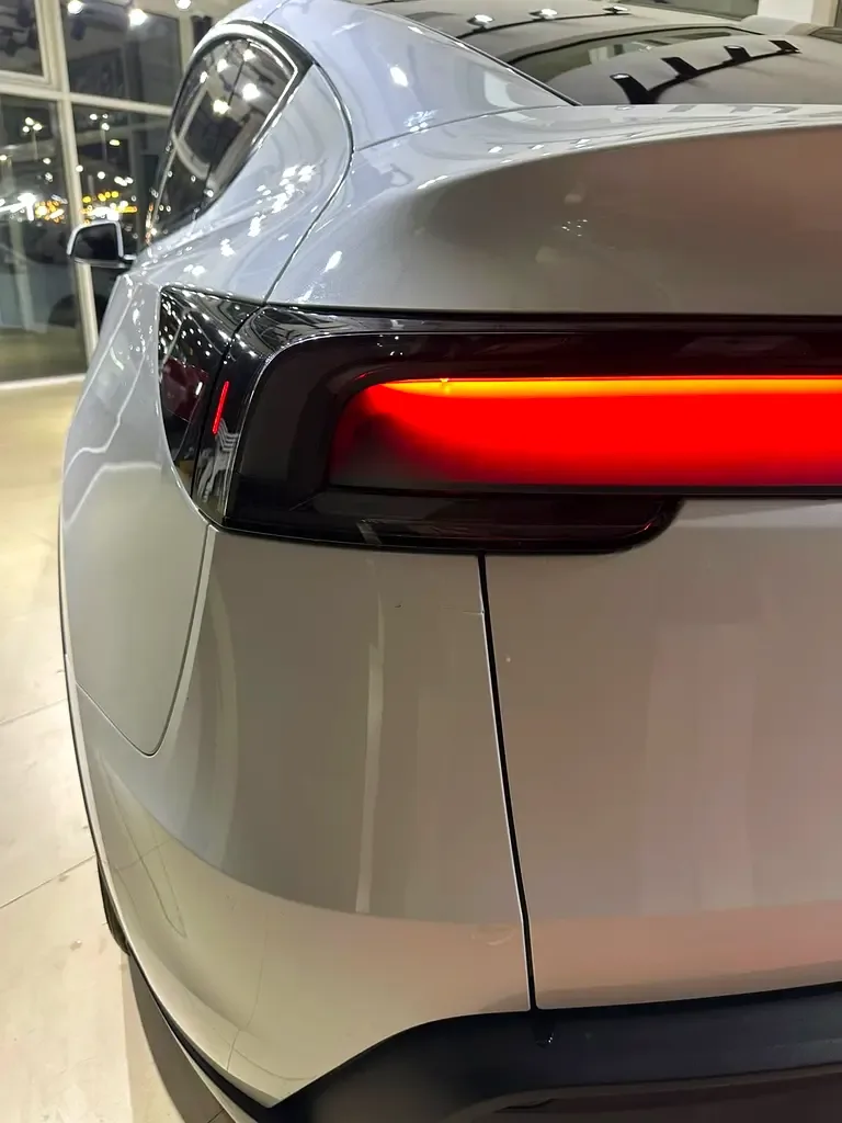 Tesla Model Y AT (264 حصان) - 9