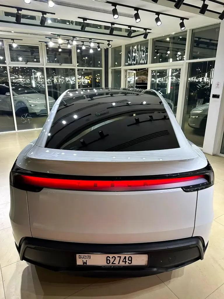 Tesla Model Y AT (264 حصان) - 13