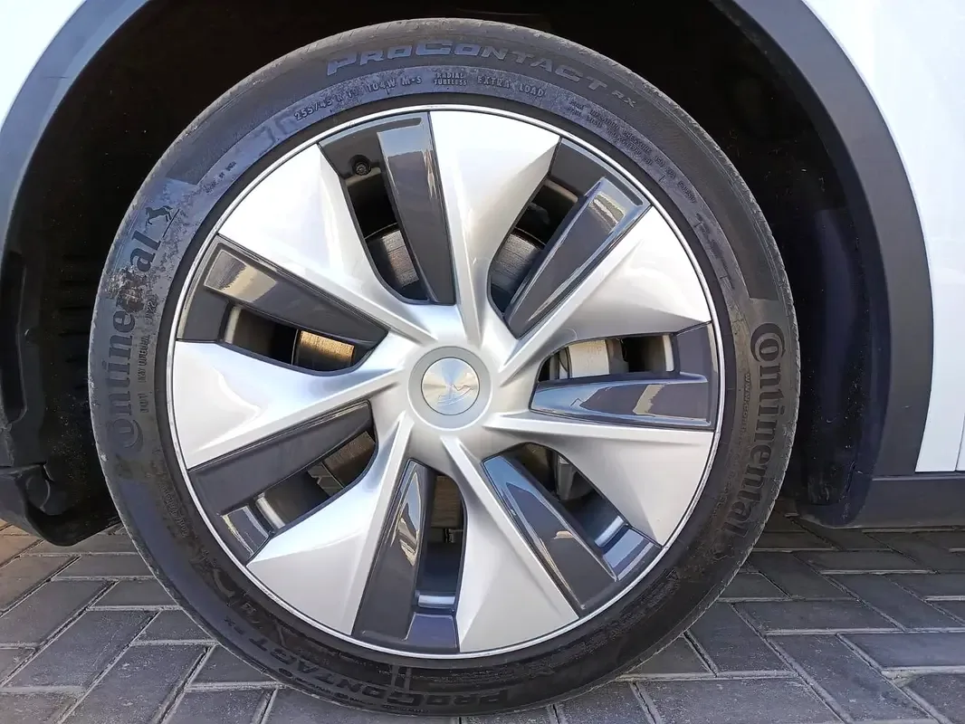 Tesla Model Y AT (271 hp) - 2