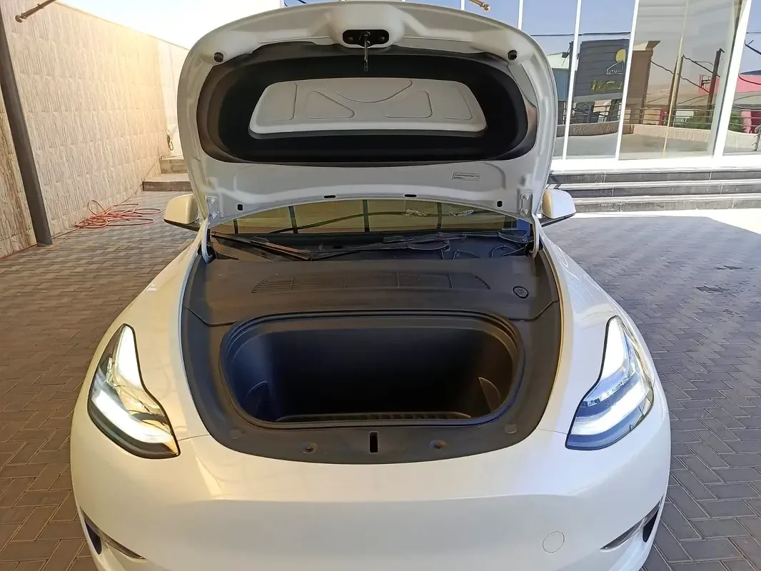 Tesla Model Y AT (271 hp) - 4