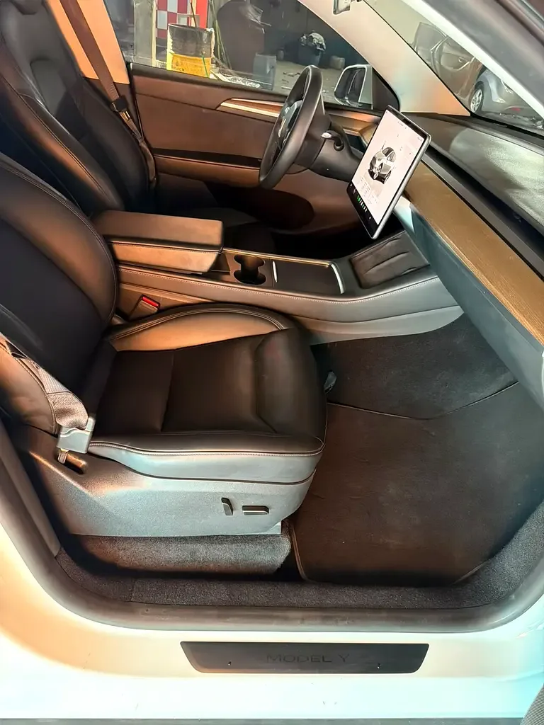 Tesla Model Y AT (271 hp) - 5