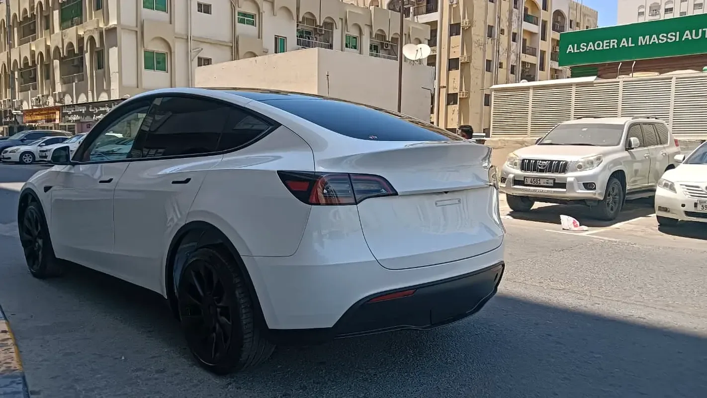 Tesla Model Y AT (299 hp) - 11