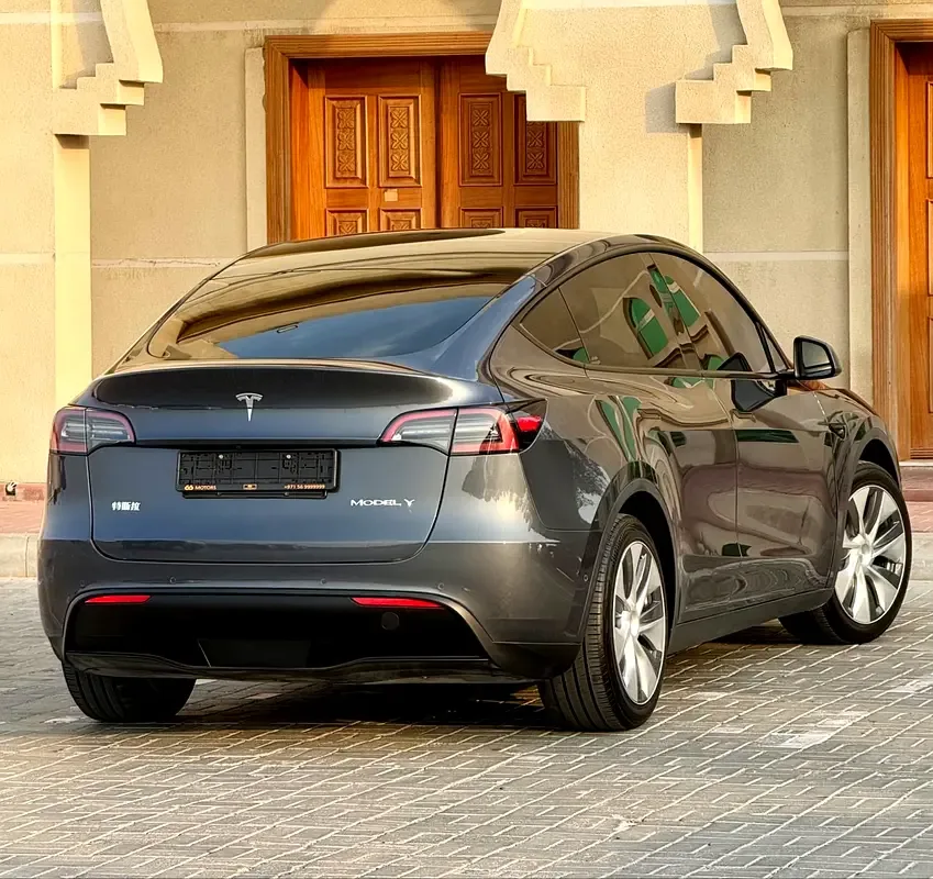 Tesla Model Y AT (299 hp) - 3