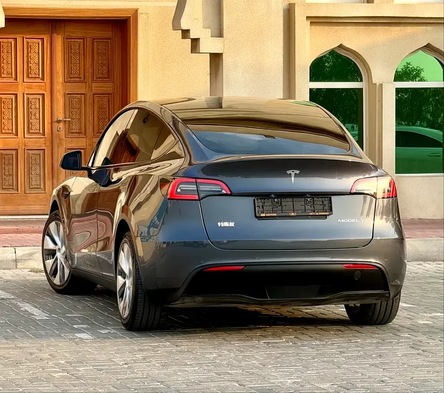 Tesla Model Y AT (299 hp) - 5