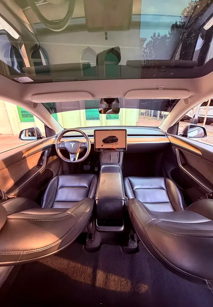 Tesla Model Y AT (299 hp) - 10