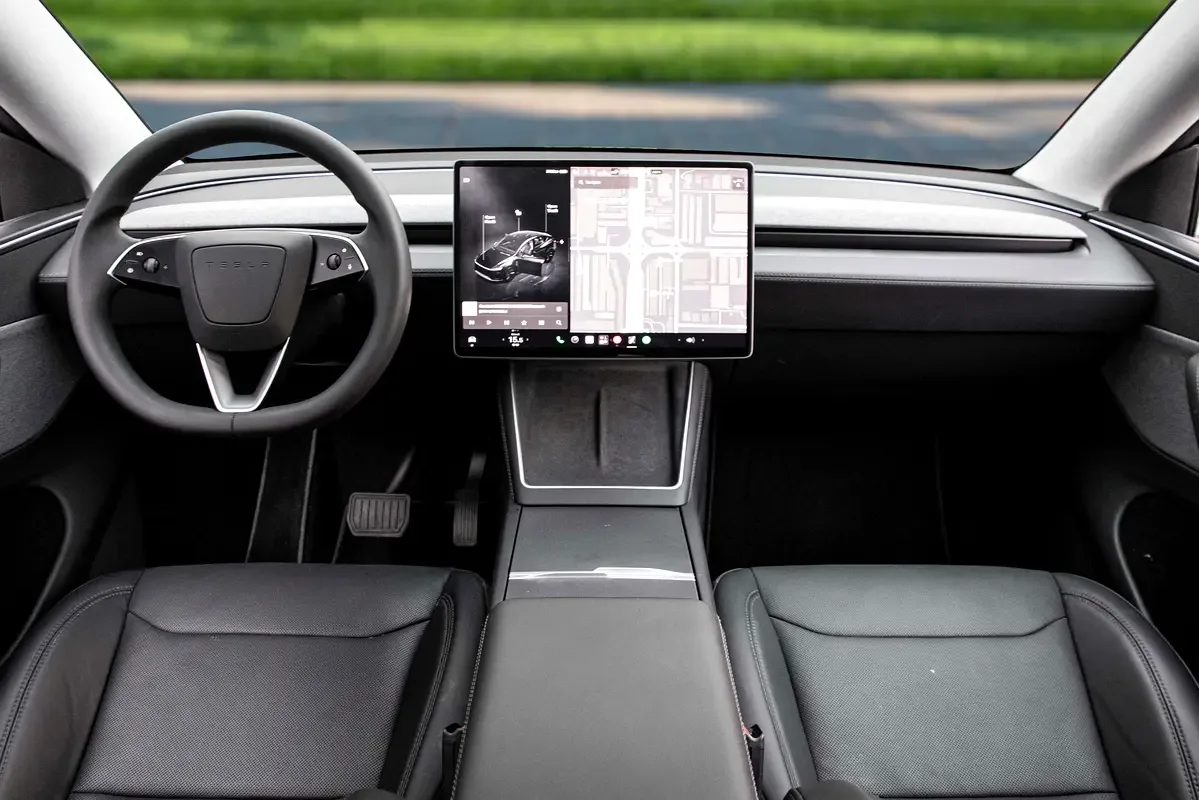 Tesla Model Y AT (299 حصان) - 8