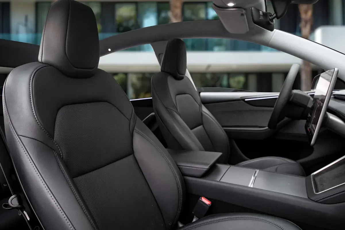 Tesla Model Y AT (299 حصان) - 10
