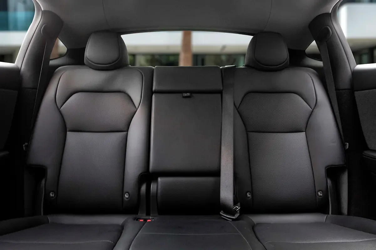Tesla Model Y AT (299 حصان) - 11