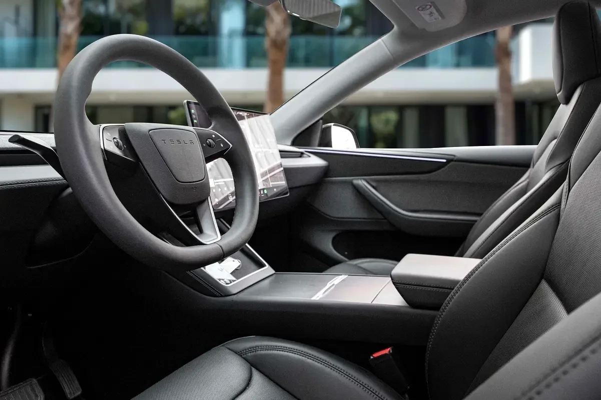 Tesla Model Y AT (299 حصان) - 9