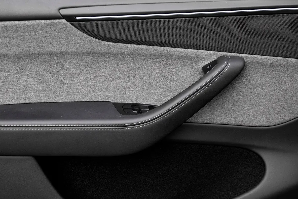 Tesla Model Y AT (299 حصان) - 12