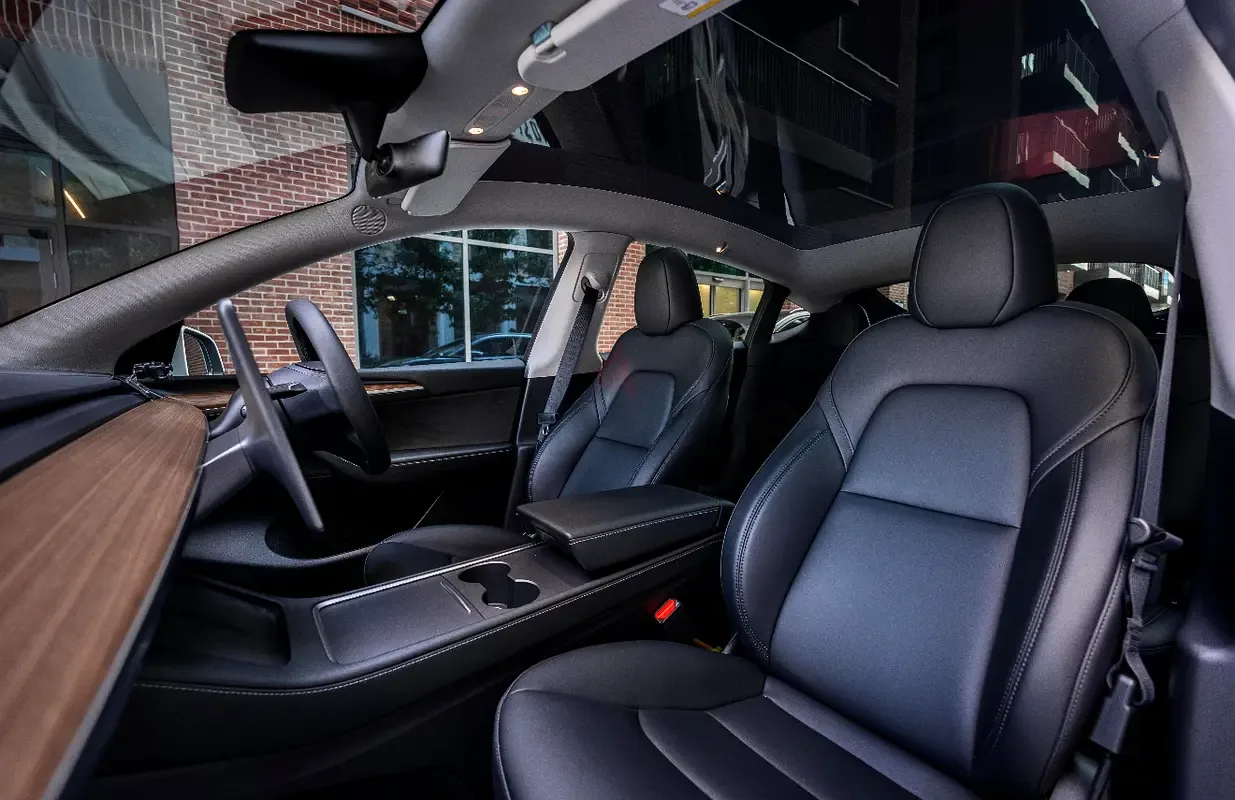 Tesla Model Y AT (299 hp) - 2