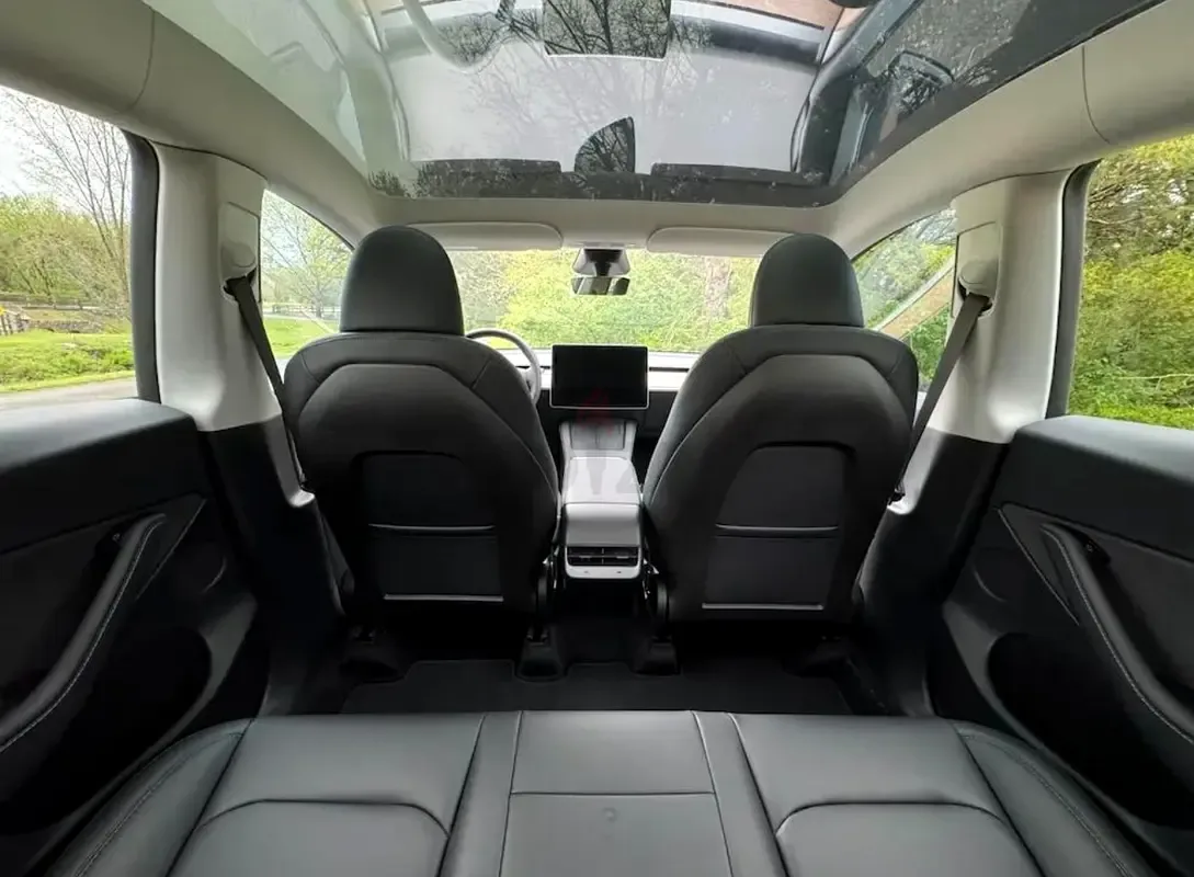 Tesla Model Y AT (299 hp) - 4